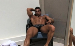 Muscle bodybuilder rimjob and cumshot